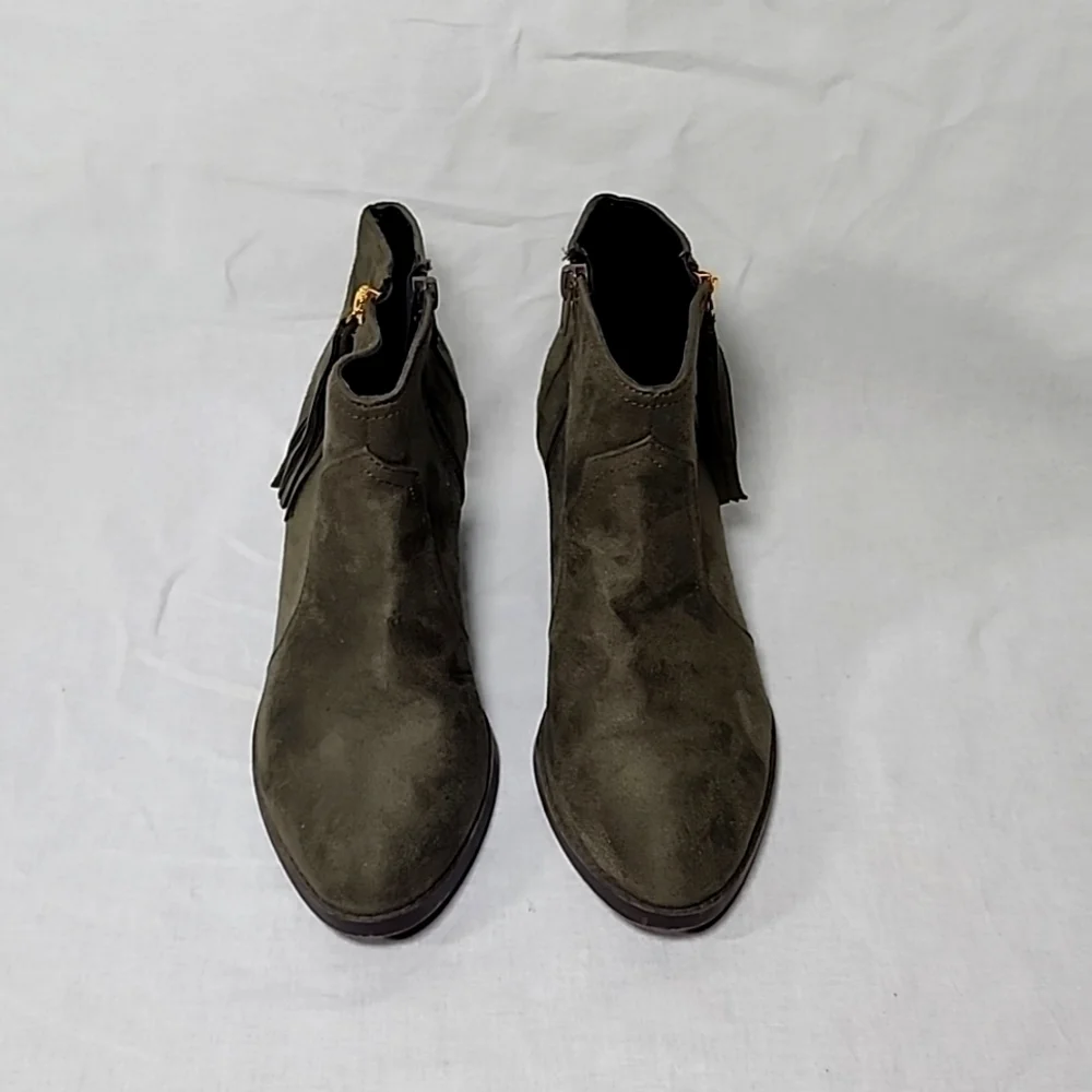 🤍 Soda Booties in sort of a Greenish Gray color